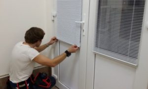 Установка рулонных жалюзи в Серпухове