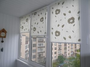Установка рулонных штор на пластиковые окна в Серпухове